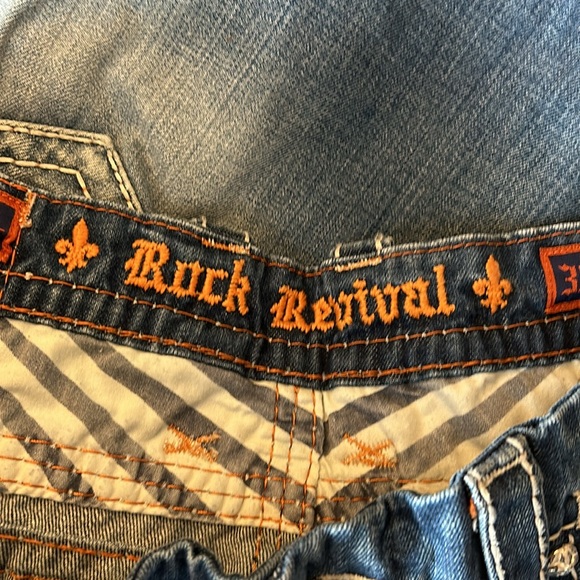 Rock Revival Distressed Jeans - Picture 10 of 11